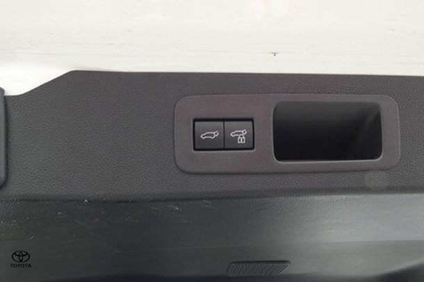 2023 Toyota Landcruiser GR Sport image 13