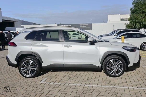 2023 Toyota Corolla Cross Atmos image 3
