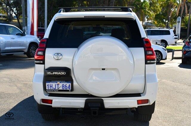 2021 Toyota Prado VX image 18