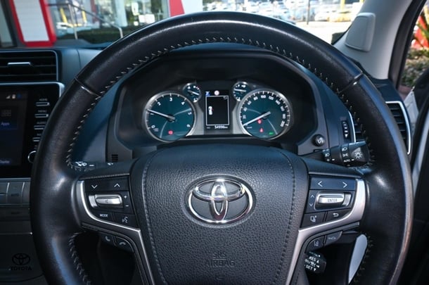 2021 TOYOTA Prado VX image 11
