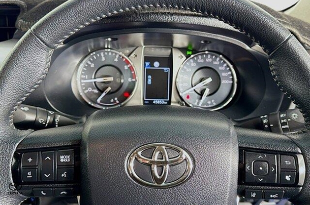 2021 Toyota Hilux SR5 image 12
