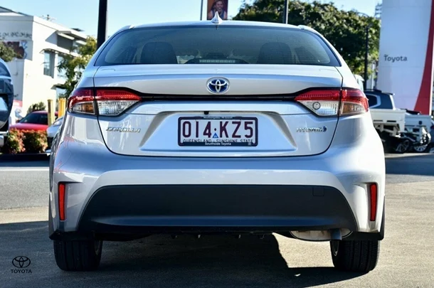 2024 Toyota Corolla Sedan Hybrid Ascent Sport image 5