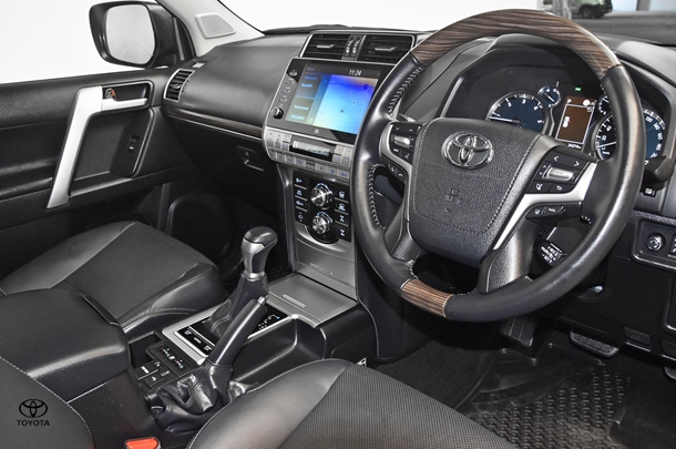 2023 Toyota Prado Kakadu image 8