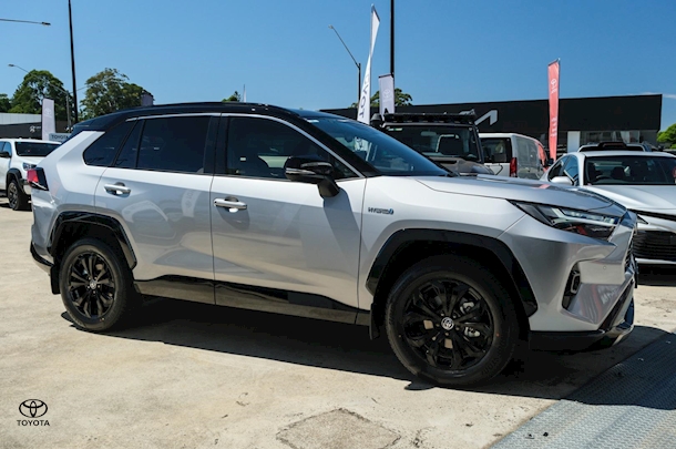 2023 Toyota RAV4 XSE image 3