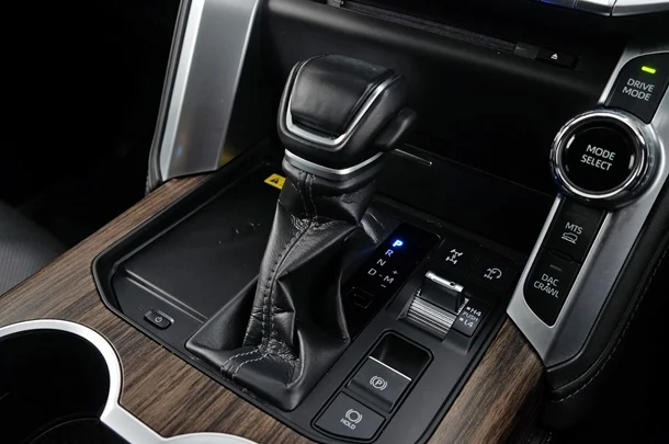 2023 Toyota LANDCRUISER VX image 10