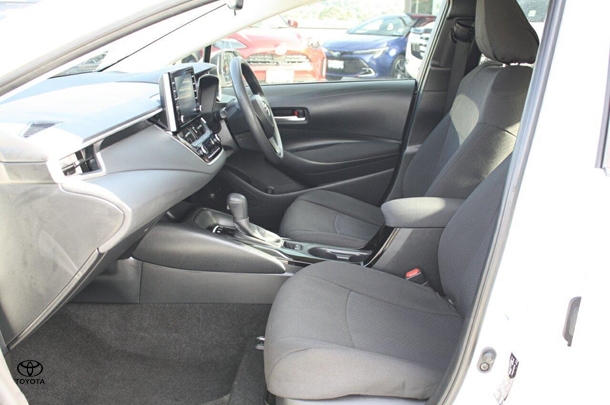 2021 Toyota Corolla Sedan Hybrid Ascent Sport image 18