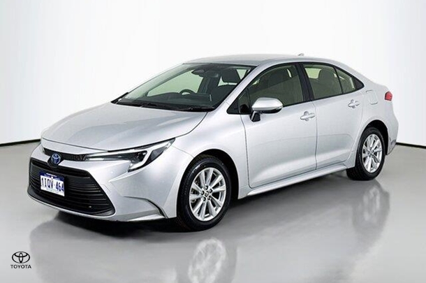 2023 Toyota Corolla Sedan Hybrid Ascent Sport image 4