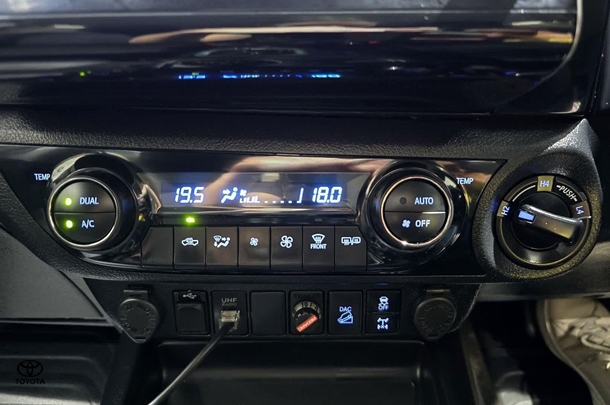 2022 Toyota Hilux SR5 image 23