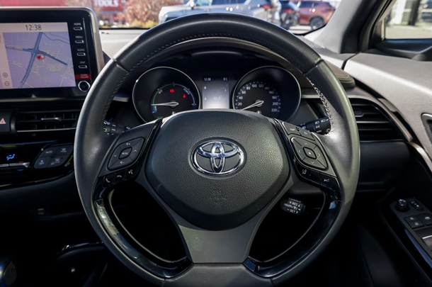 2022 Toyota C-HR Hybrid Koba 2WD image 10