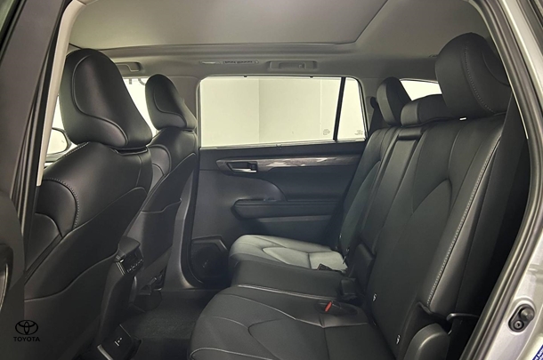 2024 Toyota Kluger Hybrid AWD GRANDE image 14