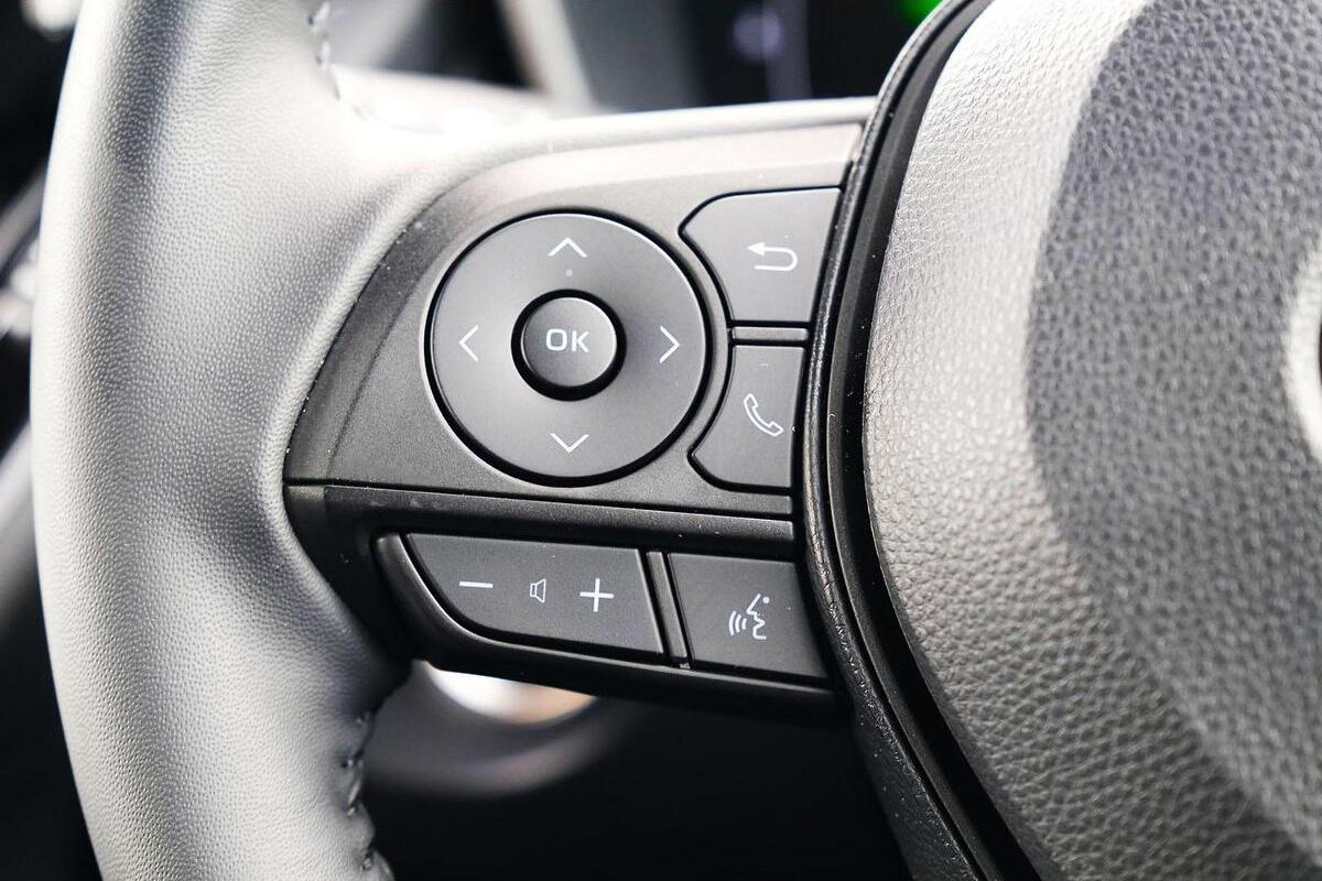 2024 Toyota Corolla Cross GXL Auto eFour image 15