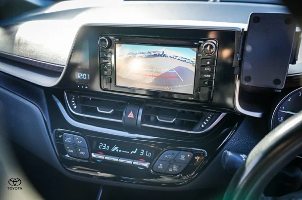 2017 Toyota C-HR L3 image 19