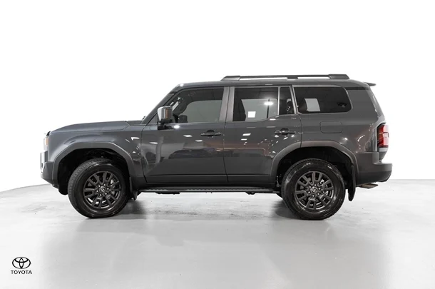 2024 Toyota Prado GXL image 9