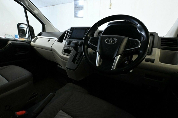 2019 Toyota Hiace LWB image 18