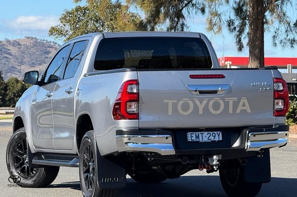 2021 Toyota HILUX SR5 image 5