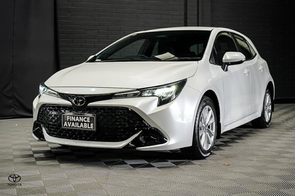 2024 Toyota COROLLA Ascent Sport image 4
