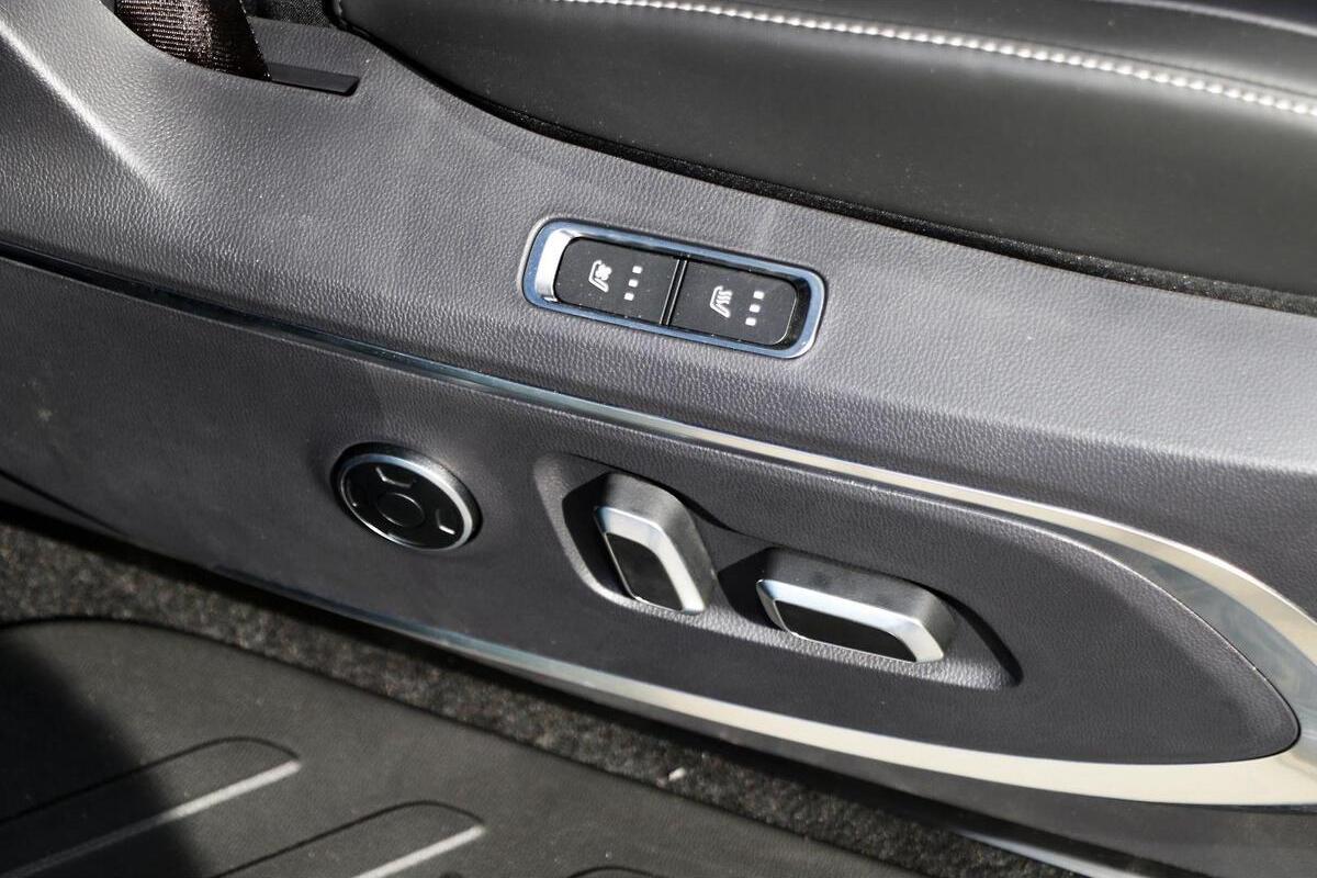 2024 LDV MIFA 9 Executive Auto MY23 image 23