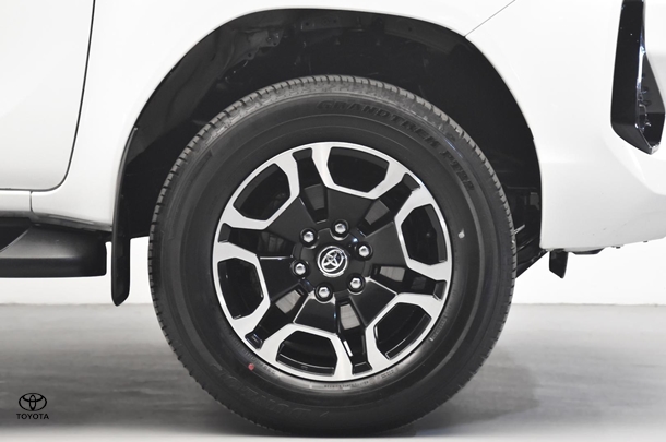 2024 Toyota Hilux 4x4 SR5 image 21