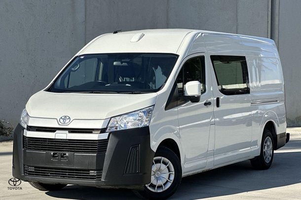 2022 Toyota Hiace SLWB image 7