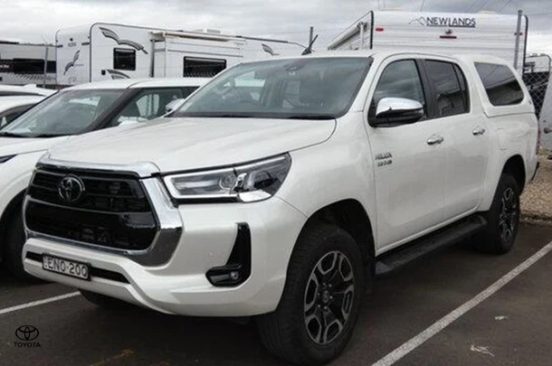 2021 Toyota Hilux SR5 image 3