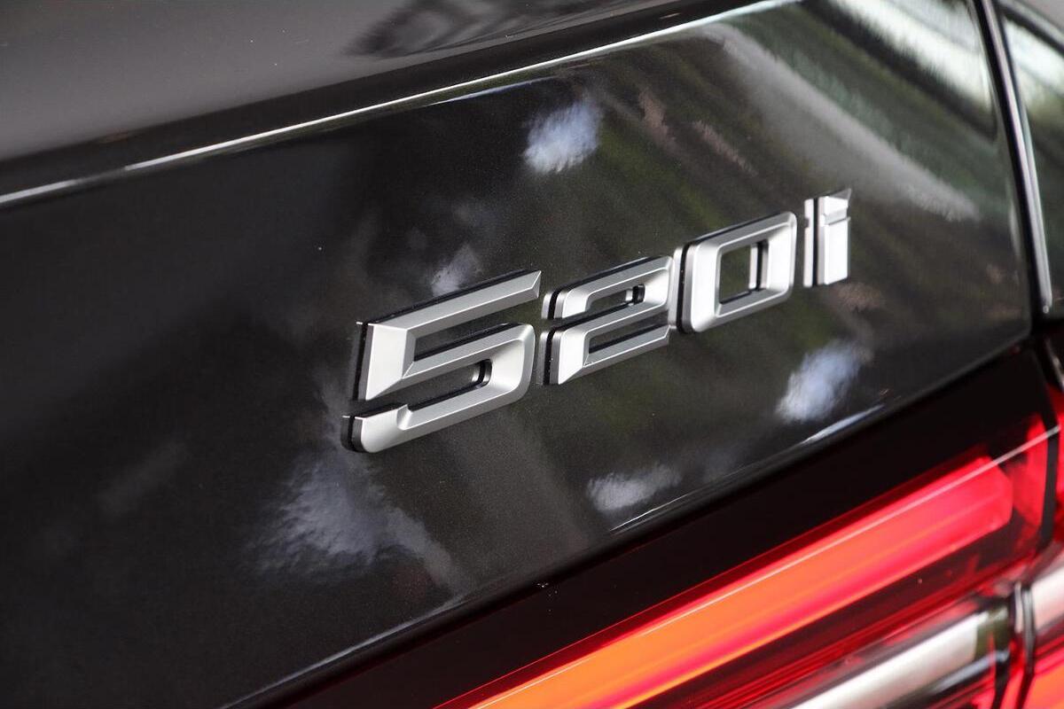 2025 BMW 5 Series 520i M Sport G60 Auto image 10