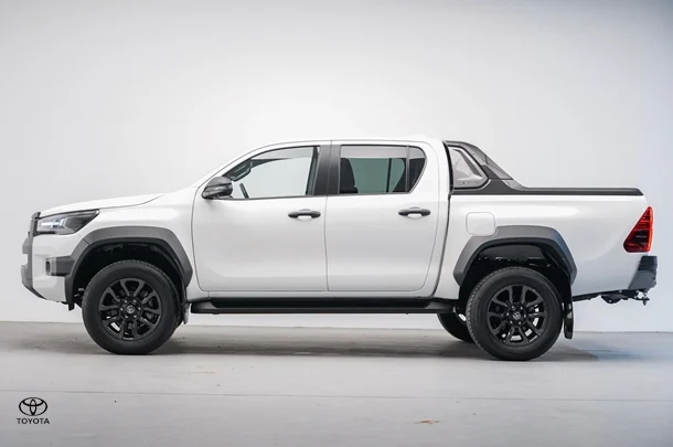 2024 Toyota Hilux 4x4 Rogue image 3