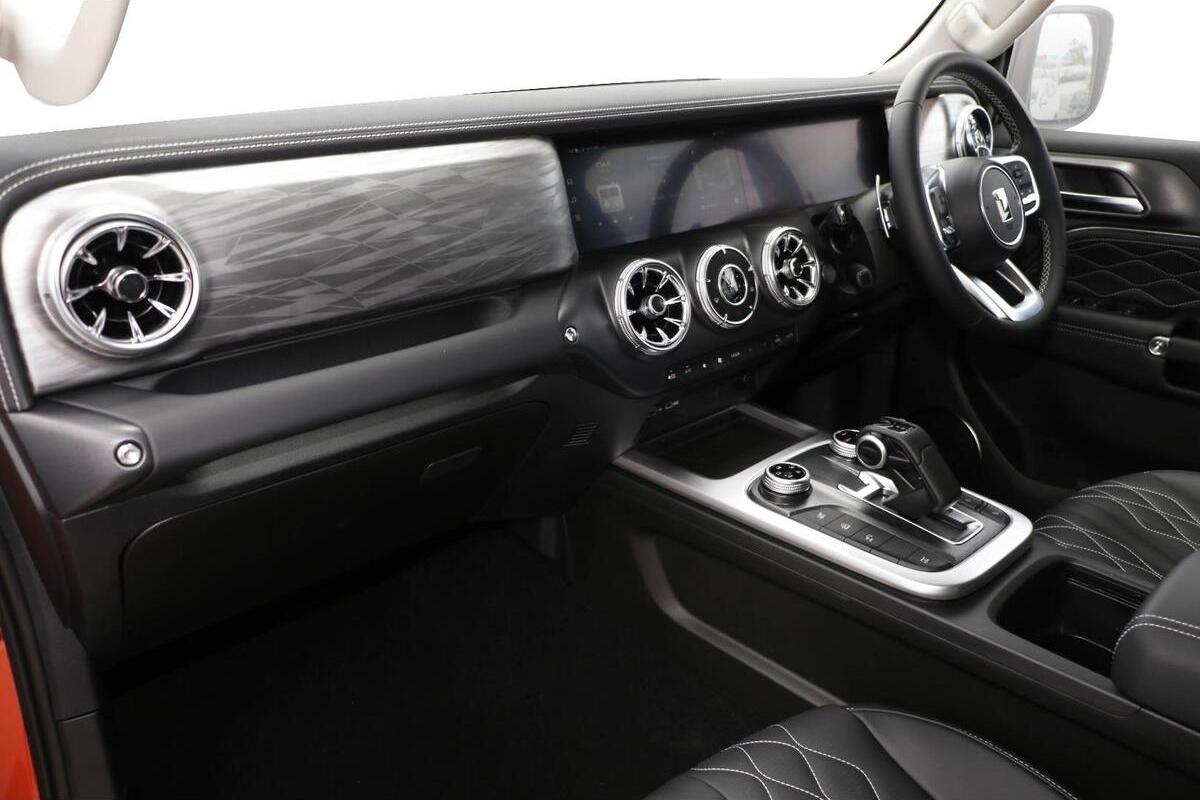 2024 GWM Tank 300 Lux Auto 4x4 image 7