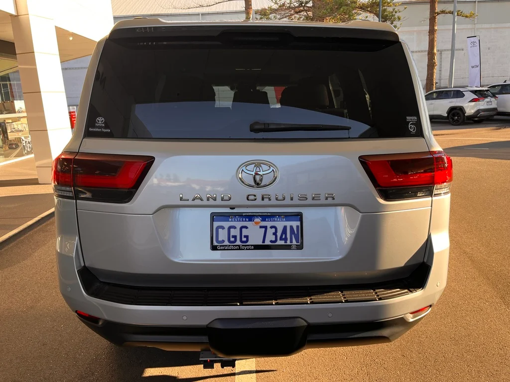2023 Toyota Landcruiser VX image 4