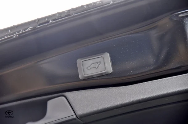 2024 Toyota RAV4 Hybrid Edge AWD image 10