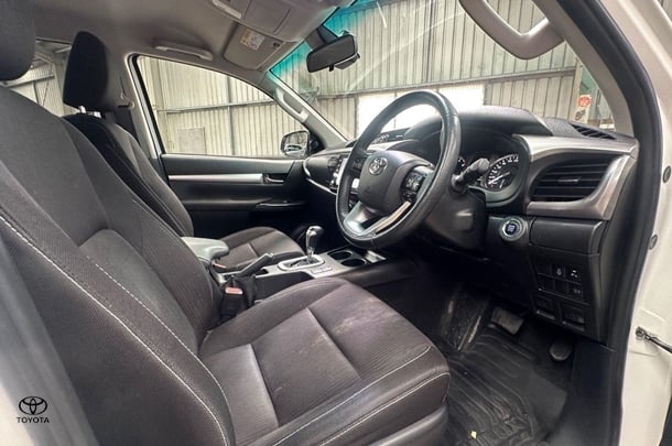 2021 Toyota Hilux SR5 image 12