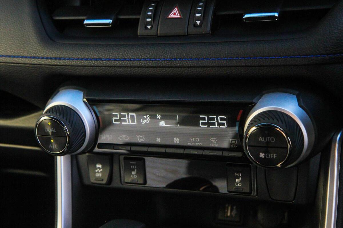 2024 Toyota RAV4 XSE Auto 2WD image 12