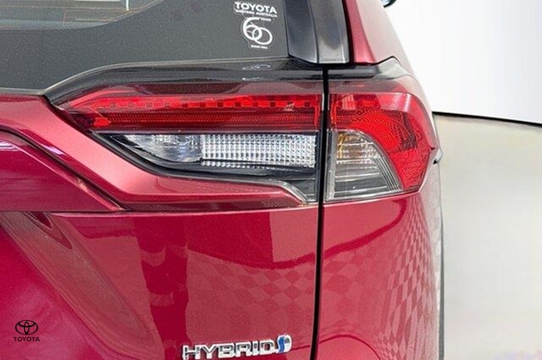 2023 Toyota Rav4 Hybrid GX image 9