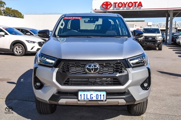 2024 Toyota HILUX SR5 image 3