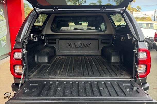 2022 Toyota Hilux SR5 image 21