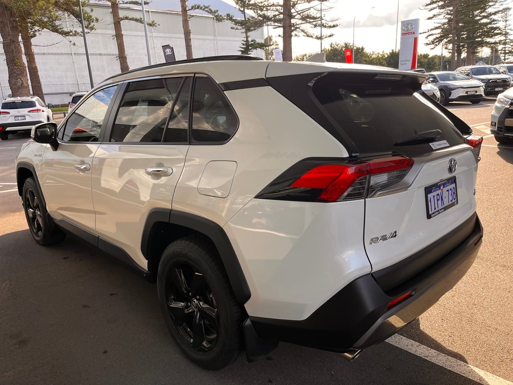 2021 Toyota Rav4 Hybrid Cruiser-2WD image 5