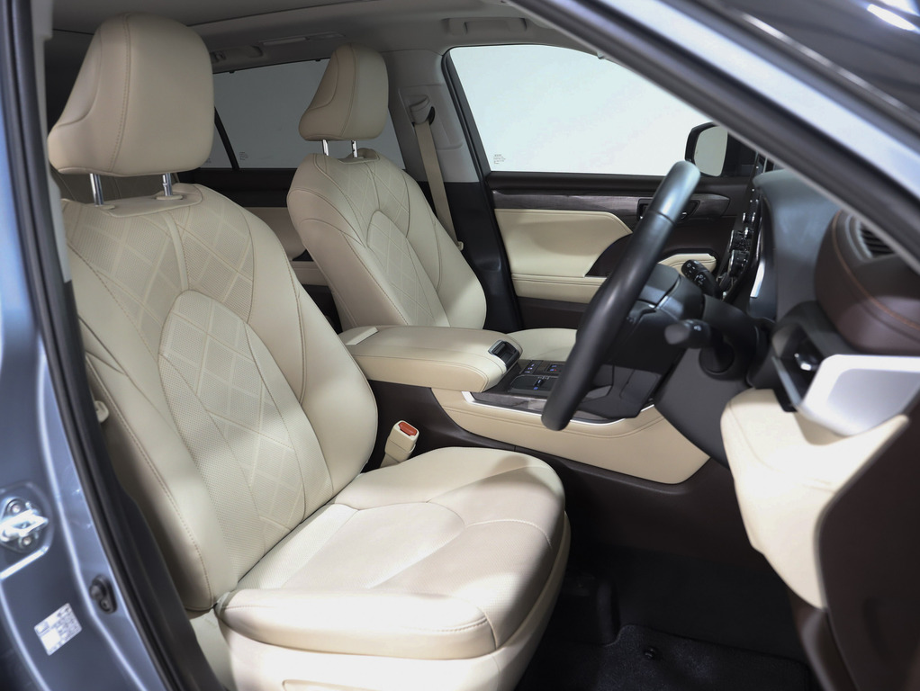 2021 Toyota Kluger Hybrid AWD GRANDE image 23