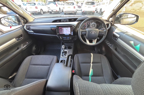2023 Toyota HILUX SR5 image 16