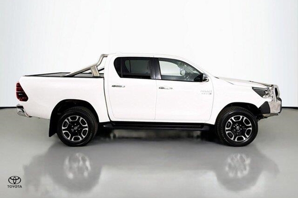 2022 Toyota Hilux SR5 image 10