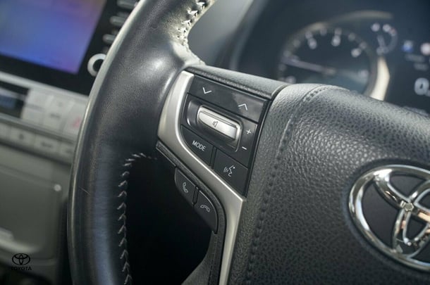 2021 Toyota Prado VX image 15