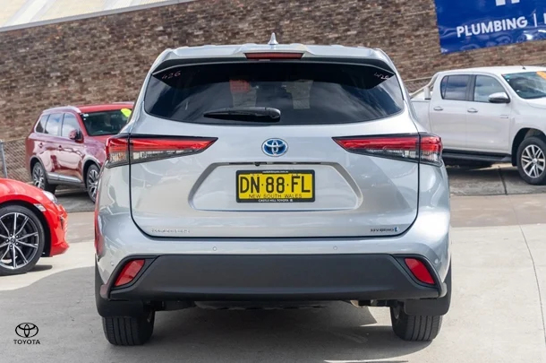 2021 Toyota KLUGER HYBRID GX AWD image 5