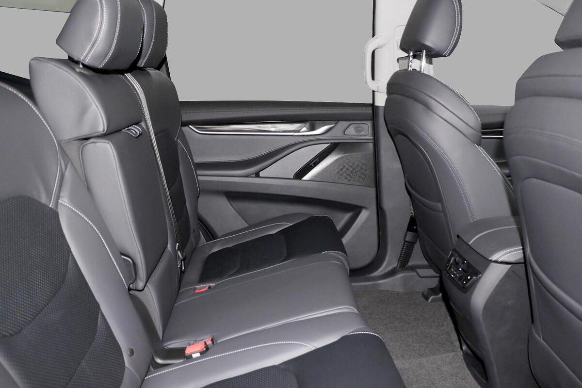 2024 LDV D90 Executive Auto image 10