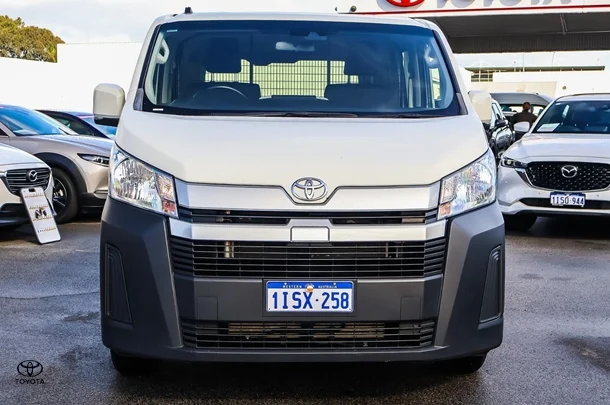 2020 Toyota Hiace LWB image 4