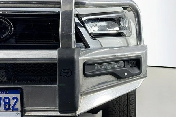 2022 Toyota Hilux SR5 image 3