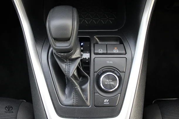 2023 Toyota RAV4 Hybrid GX AWD image 5