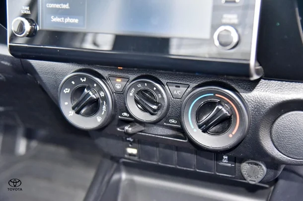 2023 Toyota Hilux 4x2 Workmate image 16
