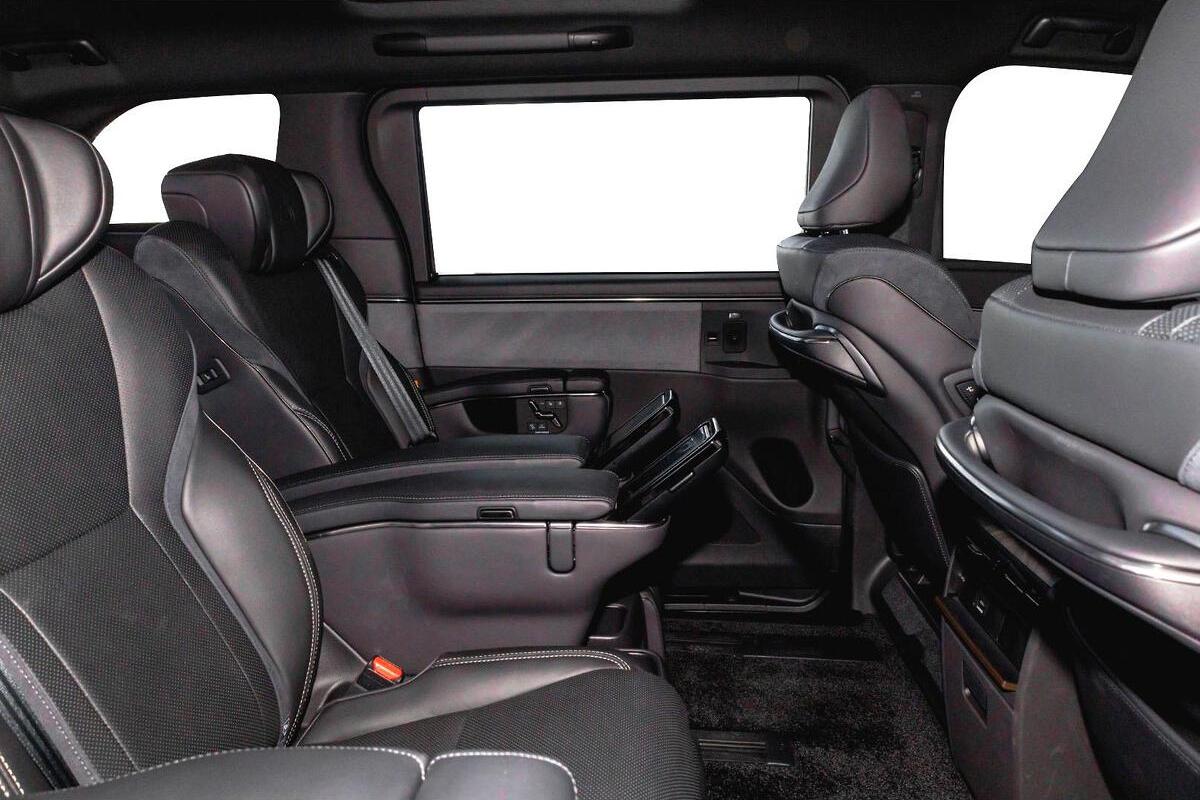 2024 Lexus LM LM350h Sports Luxury Auto 2WD image 9