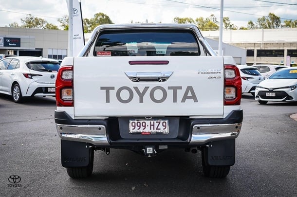 2023 Toyota HILUX SR5 image 4