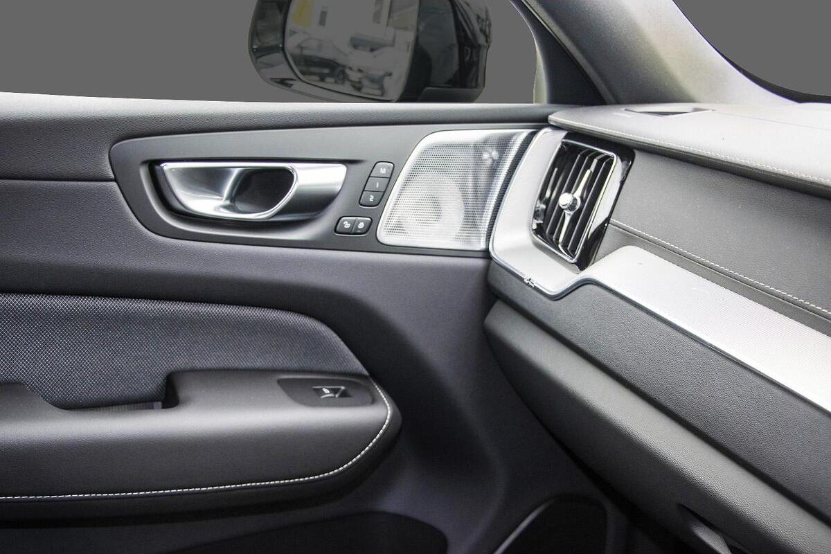 2024 Volvo XC60 Ultra T8 Plug-In Hybrid Auto AWD MY25 image 16