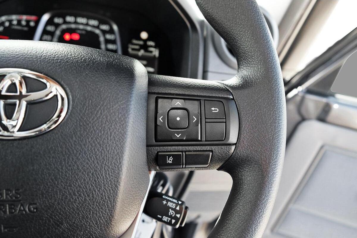 2024 Toyota Landcruiser GXL Manual 4x4 image 17