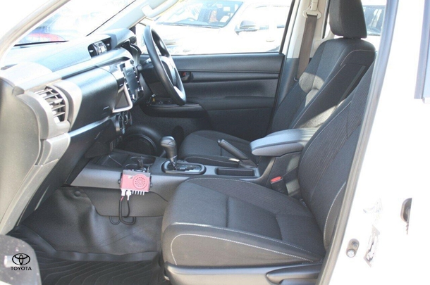 2021 Toyota Hilux SR image 18
